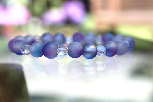 Handmade Perlenarmband aus Glasperlen - „Purple Whisper“ mit Golddetails