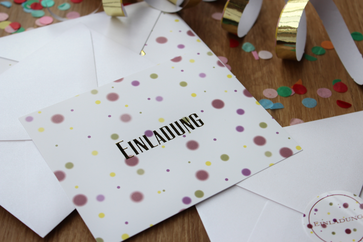 Karte Partyschwein Einladungskarte Einladung Party Kindergeburtstag für Kinder Illustration Kategorie Karte Geburtstag Party Feier Königsknöpfe Klein und Groß Geschenke Selbstgemacht Veredelt Schriftzug Goldfolie Kindergeburtstag