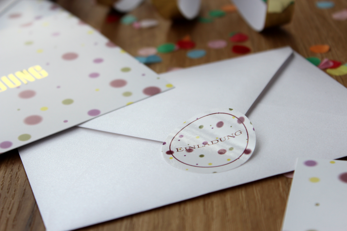 Karte Partyschwein Einladungskarte Einladung Party Kindergeburtstag für Kinder Illustration Kategorie Karte Geburtstag Party Feier Königsknöpfe Klein und Groß Geschenke Selbstgemacht Veredelt Schriftzug Goldfolie Kindergeburtstag