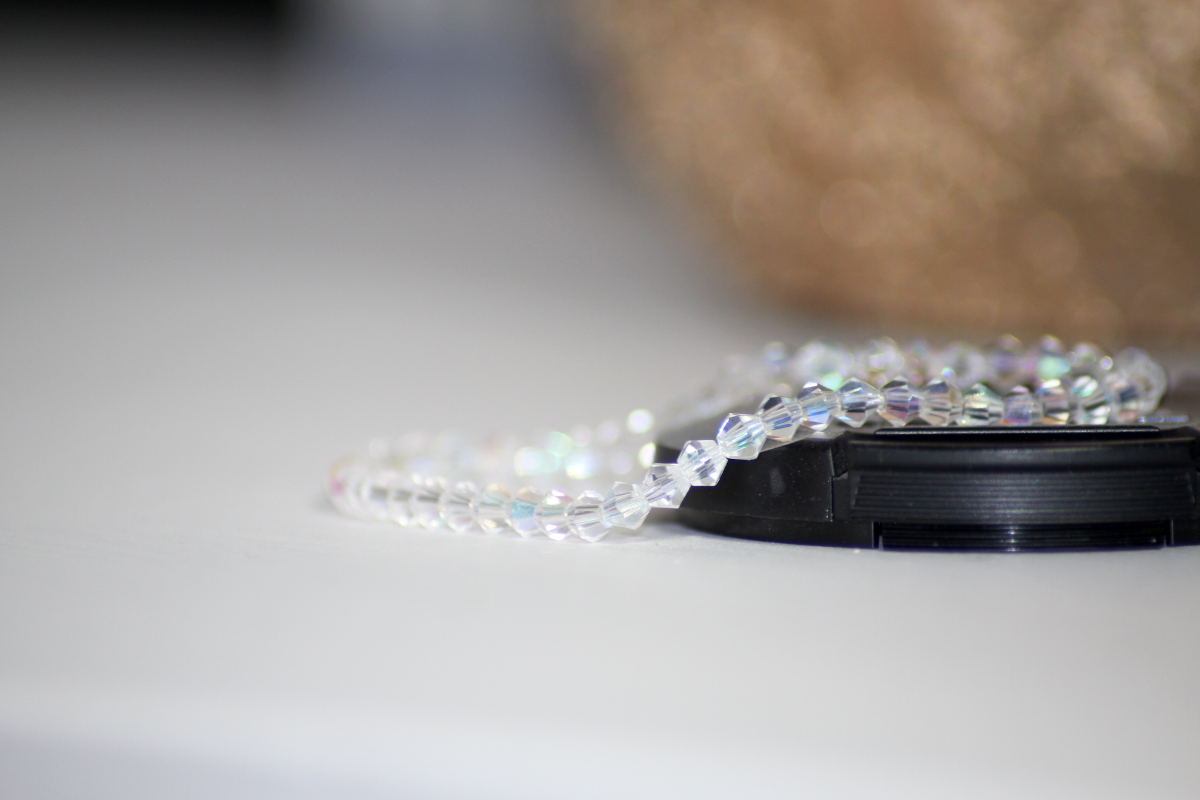 Glasperlen-Armband „Kristalllicht“ – zart, funkelnd, handgefertigt