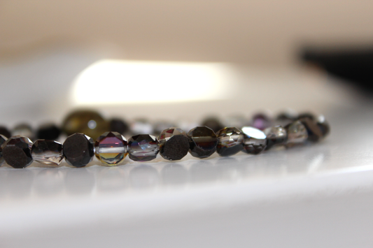 Perlenarmband - Mystik in Glas – mit grünem Herzakzent