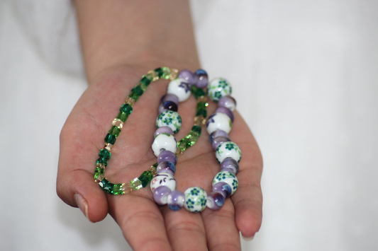 Glasperlen-Armband „Grünes Funkeln“ – klar, lebendig, handgefertigt