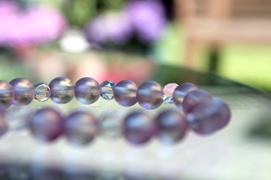 Handmade Perlenarmband aus Glasperlen - ein Hauch von Lavendel