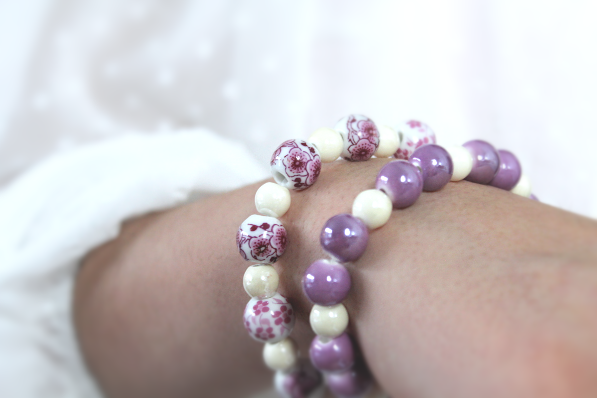 Keramik-Armband in Lila & Beige – zart, handgemacht, zeitlos schön