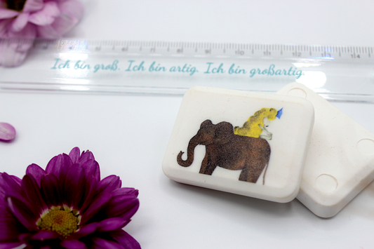 Stift, Krone, Onlineshop, Königsknöpfe, Bleistift, für Groß und Klein, Onlineshop, Kinder, Papeterie, Illustration, individuell, Set beste Freude, Druck, Freundin, Freundschaft, Radiegummi, Schulbedarf, Geschenke, Geschenkidee, Lineal, Schreibbedarf, Bleistift