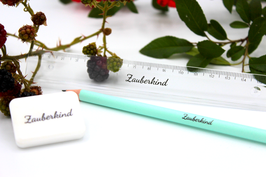 Stift, Krone, Onlineshop, Königsknöpfe, Bleistift, für Groß und Klein, Onlineshop, Kinder, Papeterie, Illustration, individuell, Set beste Freude, Druck, Freundin, Freundschaft, Radiegummi, Schulbedarf, Geschenke, Geschenkidee, Lineal, Schreibbedarf, Bleistift