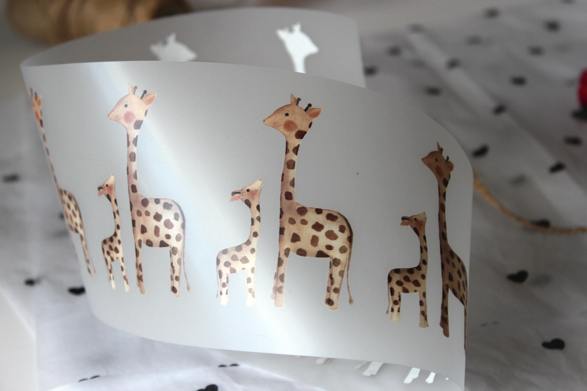 Bügelbild „Giraffenfamilie“ – Großes Herz auf langen Beinen