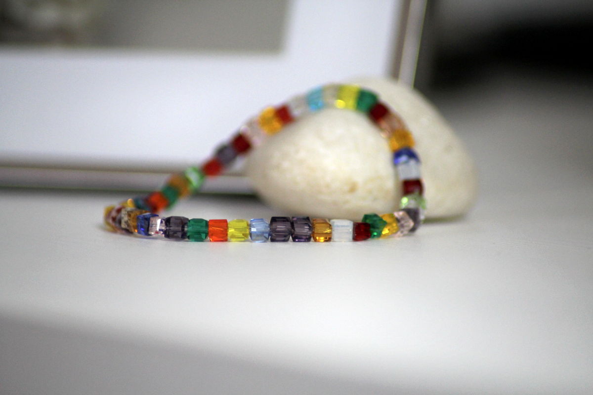 Glasperlen-Armband „Farbenfreude“ – bunt, funkelnd, handgemacht