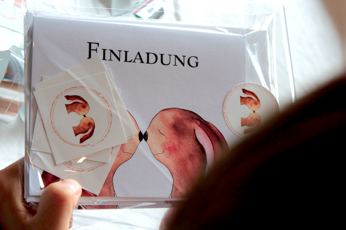 Kategorie Einladungen Karten Einladungskarten Königsknöpfe Kindergeburtstag selbstgemacht Geschenke für Klein und Groß Königsknöpfe Leinenpapier Klappkarten Geburtstag