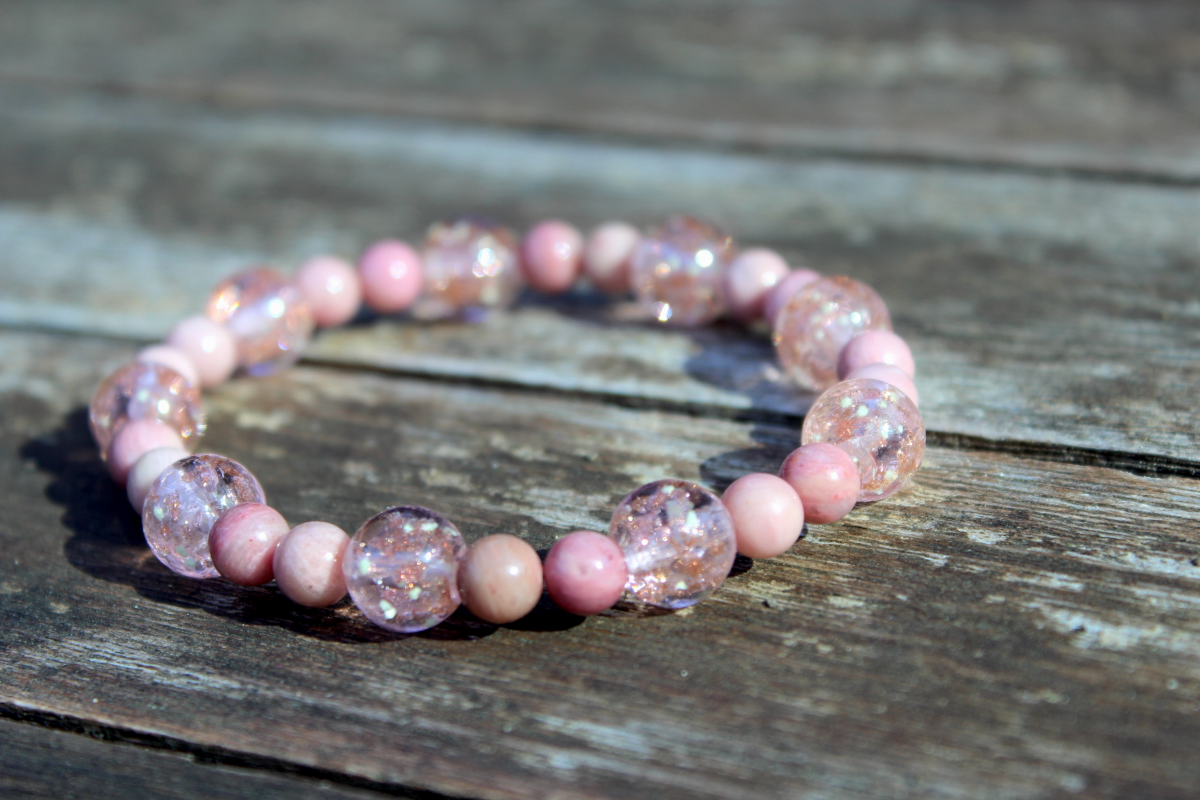 Personalisierbares Armband „Roségold & goldfacettiertes Crushedglas" – zart und elegant