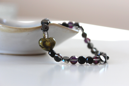 Perlenarmband - Mystik in Glas – mit grünem Herzakzent