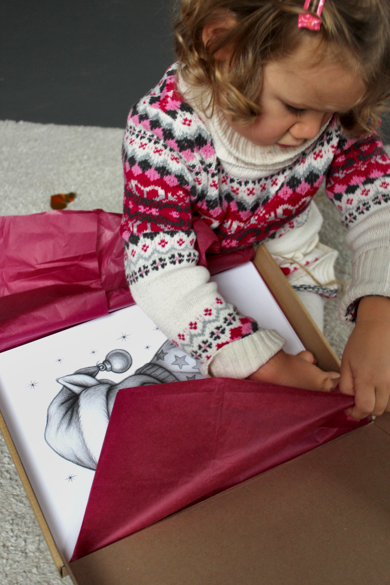 Personalisierbarer Ausmal-Adventskalender mit 24 weihnachtlichen Motiven und zusätzlich 24 magischen Wichtelgeheimnissen