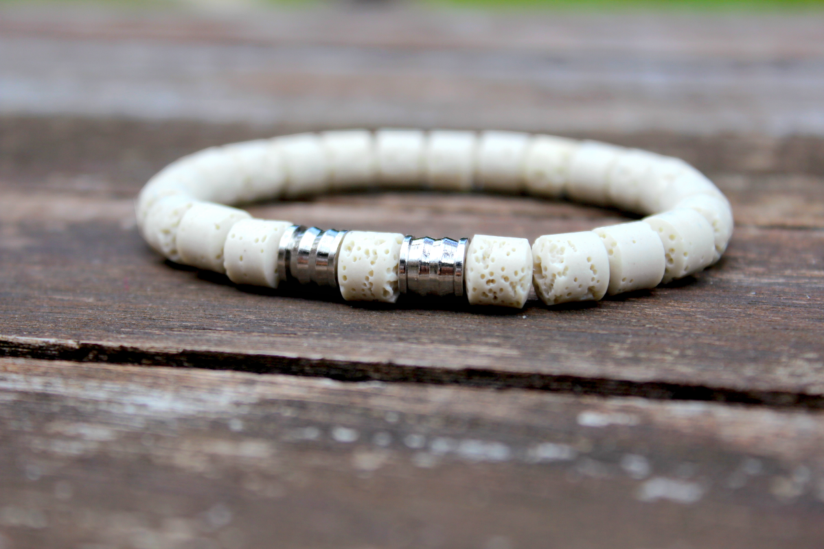 Männerarmband Lavasteinperlen Creme & Edelstahl