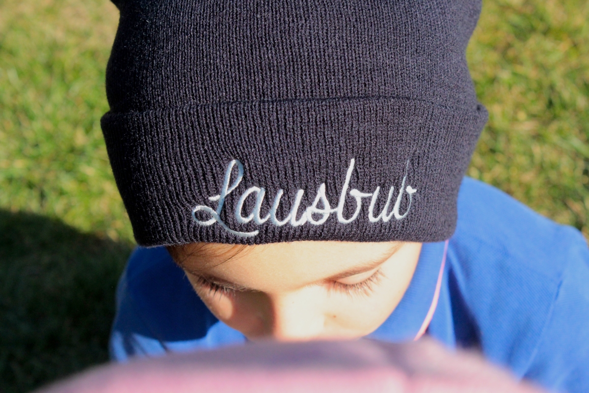 Kategorie Mützen für Groß und Klein, Königsknöpfe, Mützen, Stickerei, Selbstgemacht, Onlineshop, Little Business, Geschenke, Kinder, Schule, KiTa, 