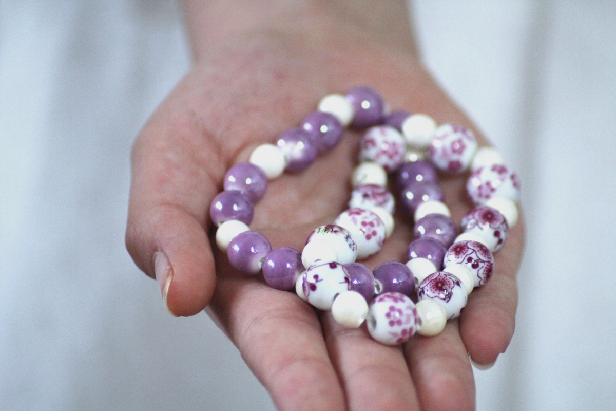 Keramik-Armband „Blütenzauber“ – zart, floral, handgefertigt