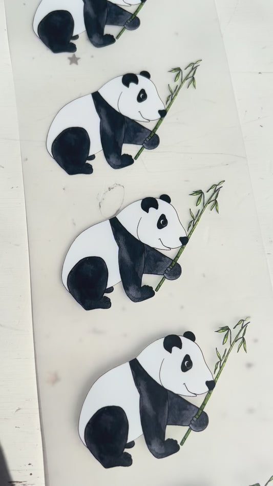 DIY-Kreativset Stoffbeutel mit süßen handdesignten Bügelbildern – Gestalte dein eigenes Lieblingsstück „Panda“ – Der kleine Genießer für große Wirkung