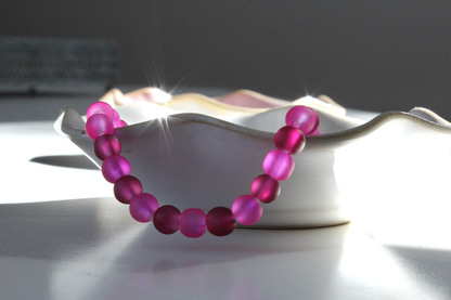 Sommer am Handgelenk – handgefertigtes Glasperlenarmband in Pink