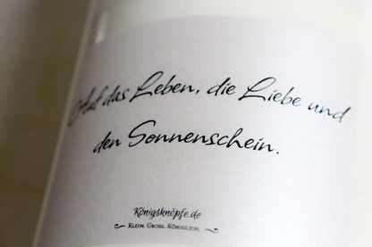 Marmelade, Marmeladenetikett, Seidenetiketten, Sticker, Etiketten, Flasche, Flaschenetiketten, Seide, Wein, Geschenk, personalisieren, Königsknöpfe, selbstgemacht, Lyrik, Onlineshop, Kategorie Seidenetiketten, Geschenke, verschenken,