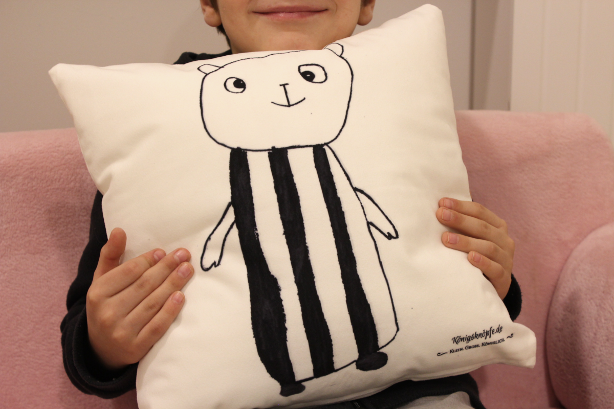 Kissen, Kuschelkissen, Königsknöpfe, individuell, Kinder, Schule, Selbstgemacht, Geschenke,