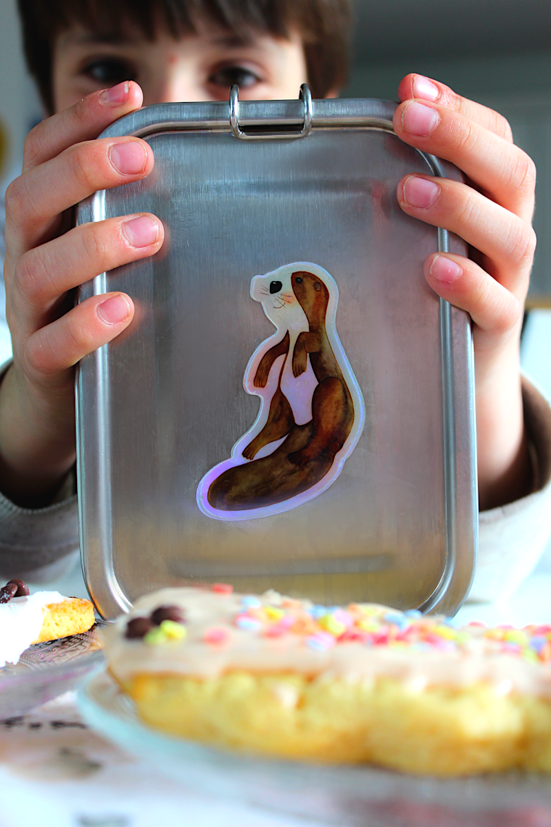 Kategorie Glimmersticker Sticker Geschenke Geburtstag Otter Olivia Kinder Illustrationen Aufkleber basteln Königsknöpfe DIY Schule Geschenke Kindergarten Königsknöpfe