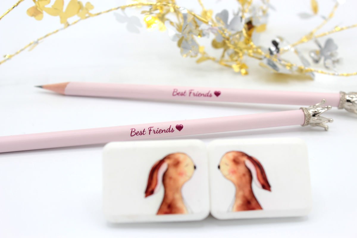 Stift, Krone, Onlineshop, Königsknöpfe, Bleistift, für Groß und Klein, Onlineshop, Kinder, Papeterie, Illustration, individuell, Set beste Freude, Druck, Freundin, Freundschaft, Radiegummi, Schulbedarf, Geschenke, Geschenkidee, Lineal, Schreibbedarf, Bleistift