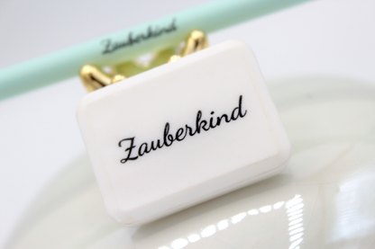 Stift, Krone, Onlineshop, Königsknöpfe, Bleistift, für Groß und Klein, Onlineshop, Kinder, Papeterie, Illustration, individuell, Set beste Freude, Druck, Freundin, Freundschaft, Radiegummi, Schulbedarf, Geschenke, Geschenkidee, Lineal, Schreibbedarf, Bleistift